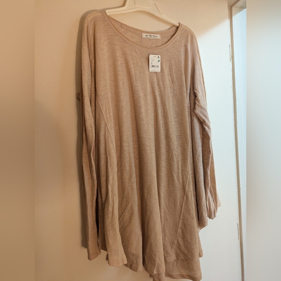 Free People - Aria Trapeze Long Sleeve Top in color Misty Mink, size M, NWT - Picture 4 of 7